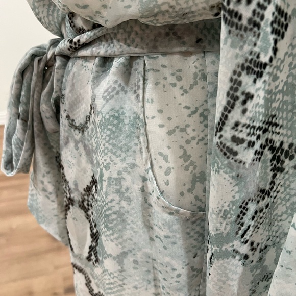 Arden B Snake Print Romper Size Small - Picture 15 of 16